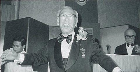 ���s�k���C�I���Y�N���u-���C�h�E���[�K�����ۉ�@���}��̏㐼�K�o�i�[